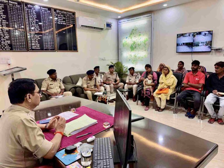एसपी मनोहर सिंह मंडलोई के नेतृत्व में पुलिसिंग अब और अधिक जनमुखी और उत्तरदायी” जनसुनवाई शिविर से पुलिस–जनता के रिश्ते और मजबूत, एसपी मंडलोई बोले— निष्पक्ष व संवेदनशीलता से होगी कार्रवाई