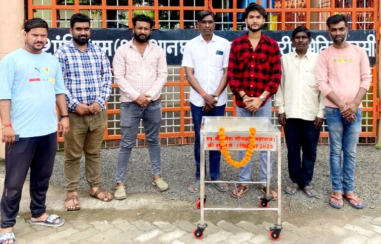 समाजसेवी एवं वरिष्ठ कांग्रेस नेता रहे श्री रमेश सोनकर महाराज की स्मृति में चंदन लकड़ी रखने की ट्राली शांति धाम को भेंट की