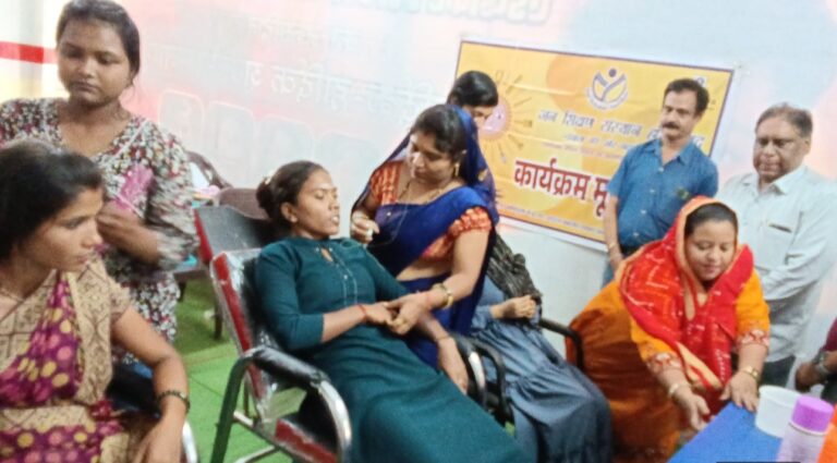 ब्यूटी पार्लर का प्रशिक्षण दिया गया