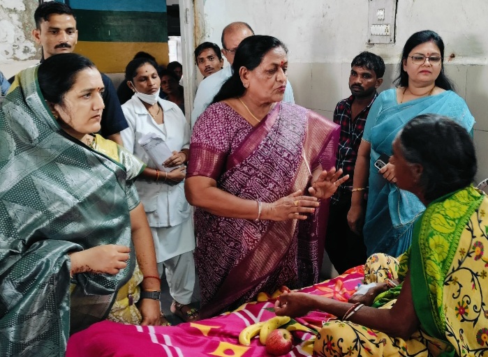 भाजपा प्रदेश अध्यक्ष हेमंत खंडेलवाल का जन्मदिन ‘सेवा दिवस’ के रूप में मनाया गया, राज्यसभा सांसद माया नारोलिया ने जिला अस्पताल में फल वितरण एवं वृक्षारोपण किया