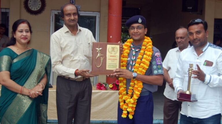 राष्ट्रपति अवॉर्ड स्काउट छात्र नीरज का सम्मान