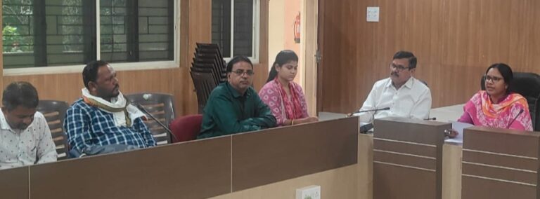 नवीन पंचायत भवन को तत्काल प्रारंभ कराने हेतु हुई बैठक