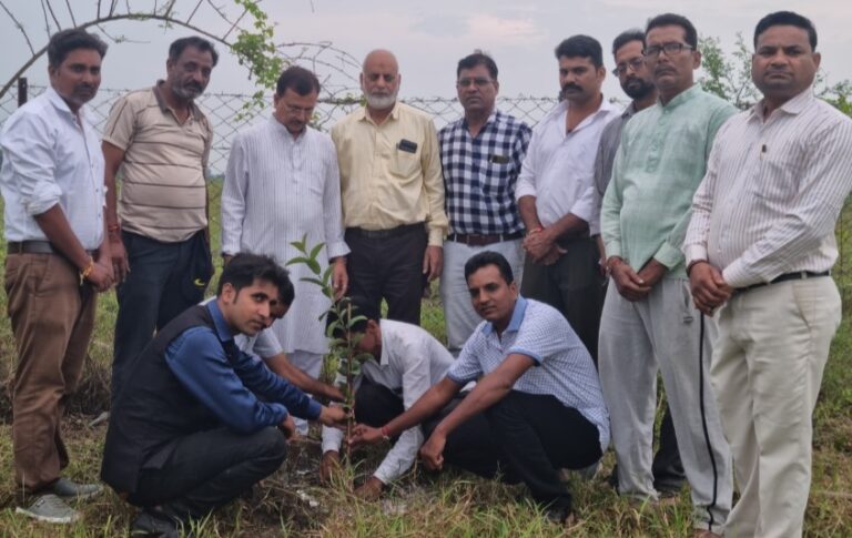 विवेकानंद युवा मंडल ने ग्राम ऊंद्रा खेड़ी में किया पौधरोपण