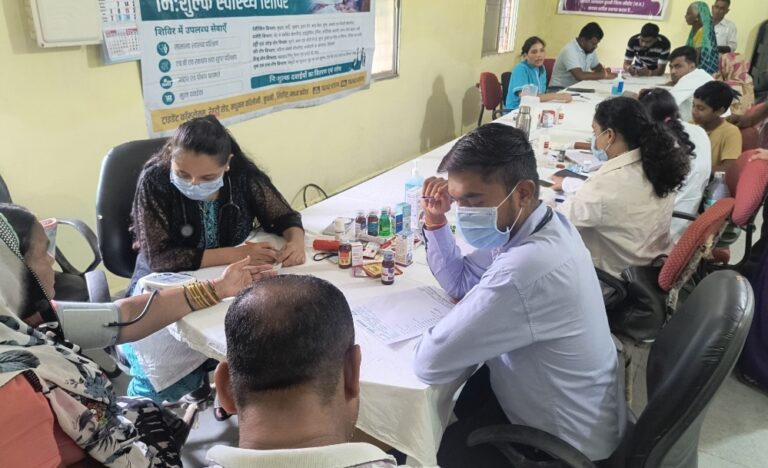 स्वस्थ लोग, समृद्ध समाज की ओर एक सशक्त कदम ट्राइडेंट ग्रुप द्वारा जोशीपुर के पंचायत भवन में निःशुल्क स्वास्थ्य शिविर संपन्न हुआ