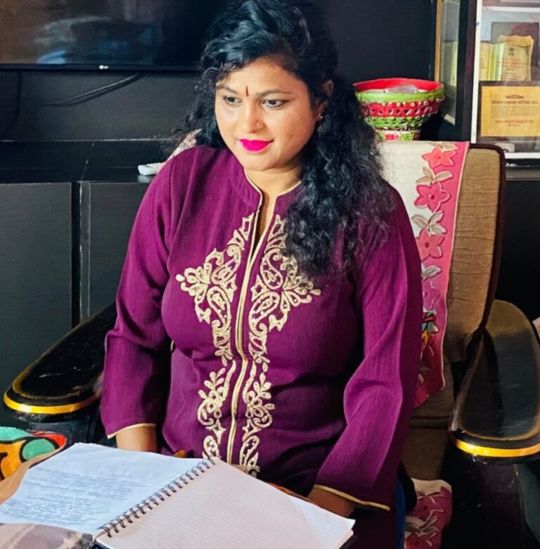 हिन्दी भाषा के माध्यम से सामाजिक समरसता थीम पर सारिका ने किया काव्यपाठ, राष्ट्रीय संगोष्ठी का आयोजन महर्षि महेश योगी वैदिक विश्वविद्यालय ने किया कुलगुरू प्रो. प्रमोद कुमार वर्मा की अध्यक्षता मे सारिका घारू ने किया काव्यपाठ