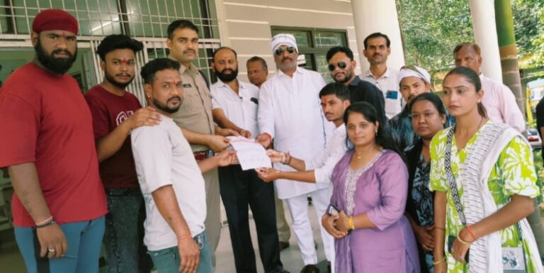 गरबा महोत्सव में प्रवेश को लेकर अखिल आर्यवत संघ अंतराष्ट्रीय बजरंग दल द्वारा सौपा ज्ञापन