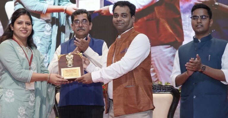 भोपाल में आयोजित हुई कार्यशाला, मीनाक्षी चौक के चौड़ीकरण और सौंदर्यीकरण को लेकर उपयंत्री आयुषी रिछारिया हुई सम्मानित, नपाध्यक्ष नीतू यादव एवं सीएमओ हेमेश्वरी पटले ने दी बधाई