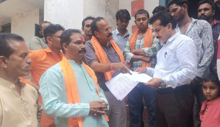 नवरात्रि गरबा आयोजनों में मर्यादा एवं सुरक्षा सुनिश्चित करने बजरंग दल ने दिया ज्ञापन