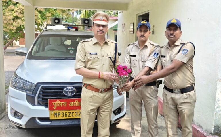 टीकमगढ़ पुलिस ने रचा विश्वास और सेवा का नया अध्याय — एसपी मनोहर सिंह मंडलोई ने दी दीपावली की शुभकामनाएँ, वर्ष 2025 की उपलब्धियाँ साझा कीं