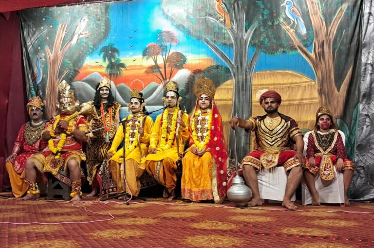 18 दिवसीय श्रीरामलीला महोत्सव का समापन प्रभु श्रीराम की लीला श्रीरामराज्याभिषेक से हुआ ।