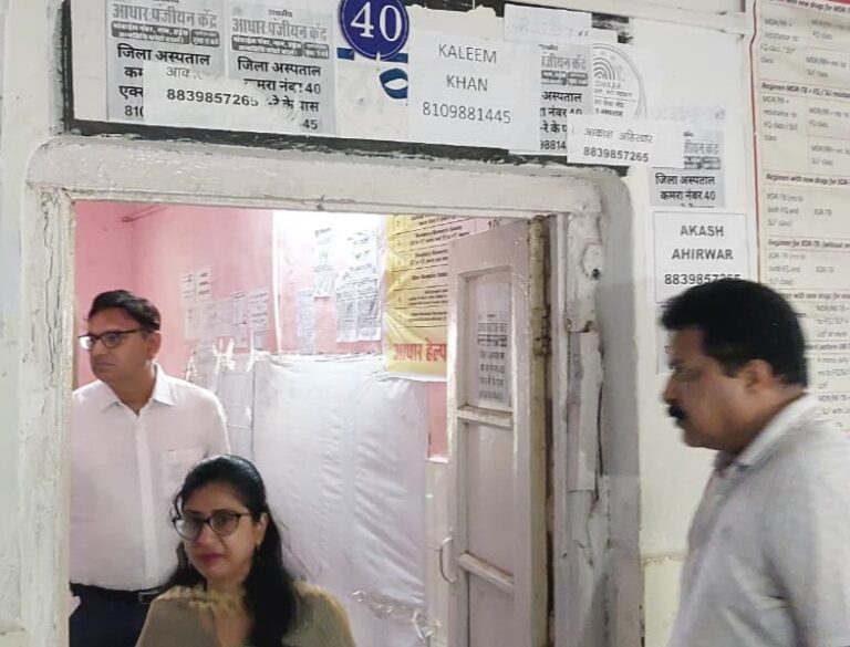 कलेक्टर विवेक श्रोत्रिय ने जिला चिकित्सालय का किया निरीक्षण