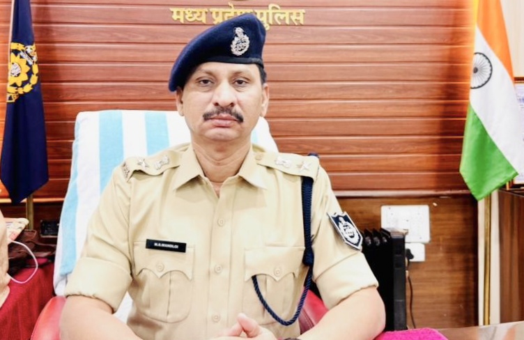 सड़क सुरक्षा अभियान: आमजन को जागरूक करने पुलिस ने जारी की एडवाइजरी एसपी मनोहर सिंह मंडलोई ने जिले में सड़क सुरक्षा अभियान तेज किया