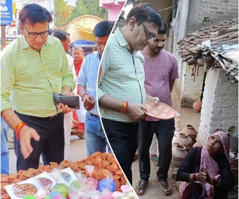 कलेक्टर विवेक श्रोत्रिय ने दीपावली पर्व के उपलक्ष्य मे बाजार से मिट्टी के दीपक खरीदे ग्राम मोहनपुरा में स्व-सहायता समूह की महिलाओं द्वारा बनाये जा रहे मिट्टी के उत्पादों का अवलोकन किया