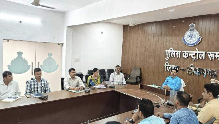 आगामी त्योहारों को लेकर टीकमगढ़ पुलिस सतर्क — एसपी मनोहर सिंह मंडलोई ने की सुरक्षा व्यवस्था की समीक्षा बैठक