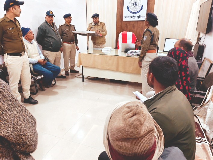पुलिस अधीक्षक सहित अतिरिक्त पुलिस अधीक्षक ने की जनसुनवाई बारी-बारी से सुनी आवेदकों की समस्याएं, कुछेक समस्याओं का मौके पर ही हुआ निराकरण