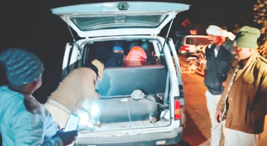 पुलिस अधीक्षक के निर्देश पर अवैध गतिविधियों पर रोक के लिए पुलिस की सघन वाहन चेकिंग सड़क सुरक्षा को लेकर पुलिस की विशेष मुहिम 206 वाहनों की जांच