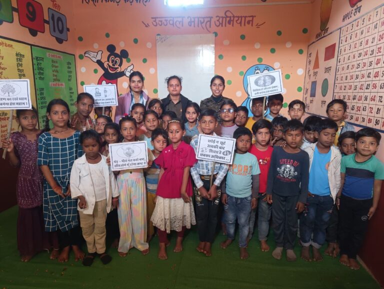 महिला सुरक्षा स्वतंत्रता सम्मान अभियान के तहत टीकमगढ़ पुलिस की सशक्त पहल छात्राओं को किया गया जागरूक