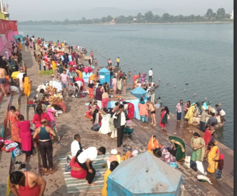 माघ मास की अमावस्या को मौनी अमावस्या (या माघी अमावस्या) कहा जाता है। हिंदू धर्म में इसका विशेष महत्व है