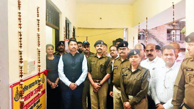 जनसुरक्षा की दिशा में सशक्त पहल एसपी मनोहर सिंह मंडलोई ने जतारा बस स्टैंड पर पुलिस सहायता केंद्र का किया शुभारंभ,नागरिकों से किया सीधा संवाद