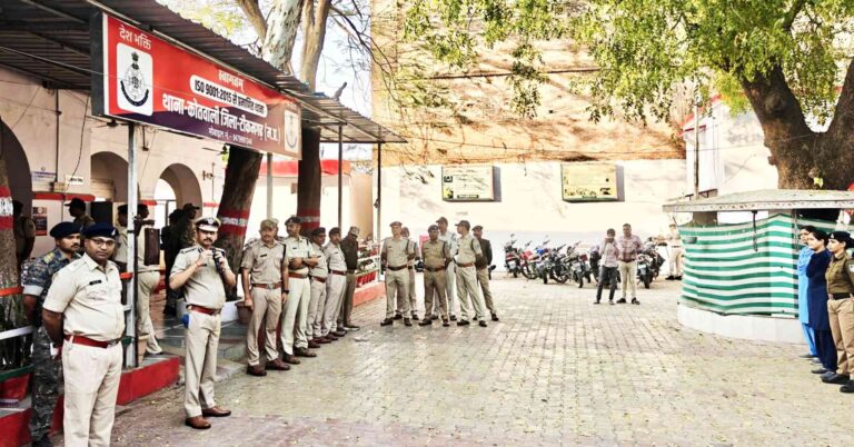 पुलिस अधीक्षक मनोहर सिंह मंडलोई ने होली ड्यूटी के संबंध में पुलिस बल को संवेदनशीलता,सतर्कता एवं अनुशासन बनाए रखने को लेकर किया ब्रीफ