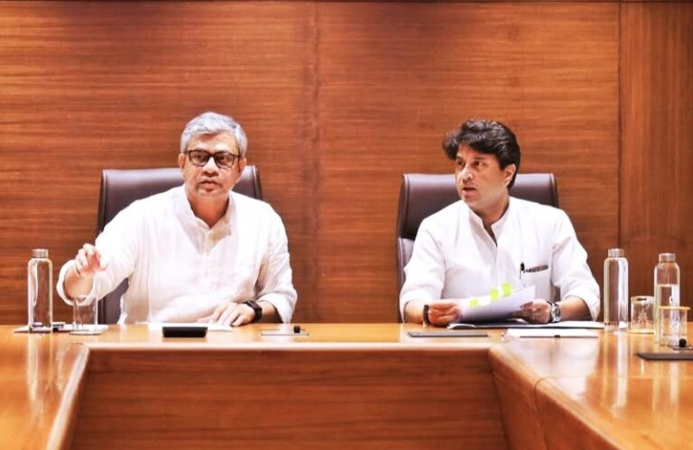 ओरछा रेलवे स्टेशन के विकास को लेकर सिंधिया ने रेल मंत्री को लिखा पत्र, पर्यटन नगरी में बढ़ती यात्रियों की संख्या के मद्देनज़र सुविधाएं बढ़ाने की मांग