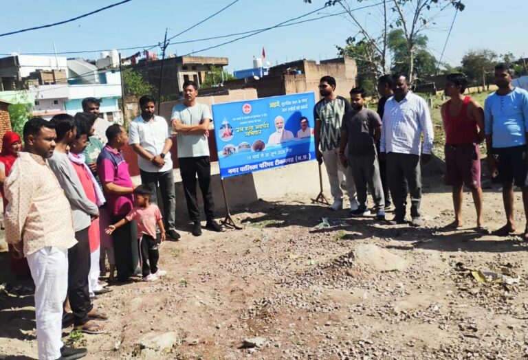 जल गंगा संवर्धन अभियान के तहत महेंद्र कूप पर श्रमदान, जल संरक्षण का दिया संदेश कलेक्टर के निर्देशन में नगर पालिका की पहल, वार्डवासियों ने बढ़-चढ़कर लिया हिस्सा