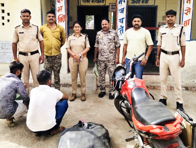 एसपी मनोहर सिंह मंडलोई के निर्देशन में अवैध शराब पर बड़ी कार्रवाई, 320 क्वार्टर सहित दो आरोपी गिरफ्तार पुलिस अधीक्षक की सख्ती जारी, मजना क्षेत्र में पुलिस ने पकड़ी अवैध शराब की खेप