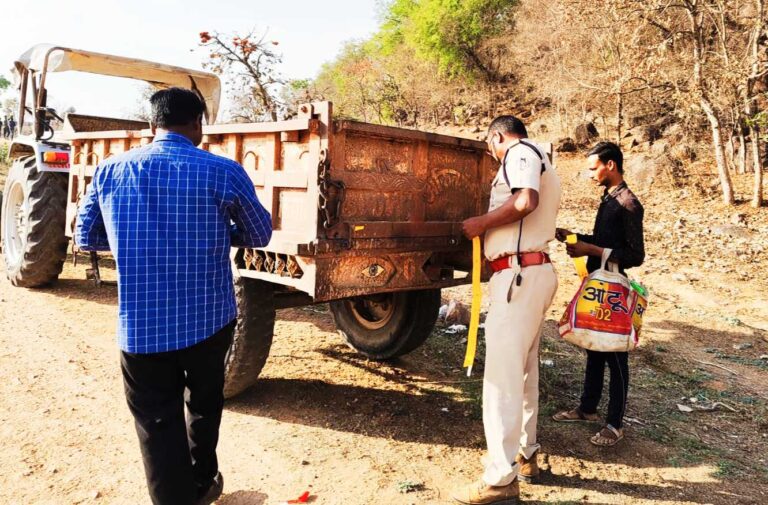 सड़क सुरक्षा जागरूकता अभियान, मेले में श्रद्धालुओं को दिलाई ट्रैफिक नियमों की शपथ , बगाज माता मंदिर मेले में पुलिस की पहल, 750 ट्रैक्टर-ट्रॉलियों पर लगाए गए रिफ्लेक्टर