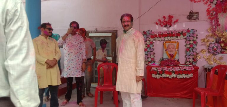 भाजपा के वरिष्ठ नेता विवेक चतुर्वेदी के निज निवास पर होली मिलन समारोह का आयोजित हुआ रंगारंग कार्यक्रम