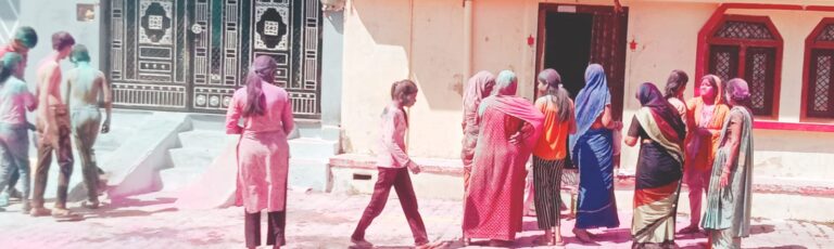 अंचल भर में मनाया गया होली का पर्व रंग गुलाल में रंगी हुईं नजर आईं होली की टोलियां,सुरक्षा व्यवस्थाओं को लेकर जगह -जगह दिखी पुलिस की चौकसी