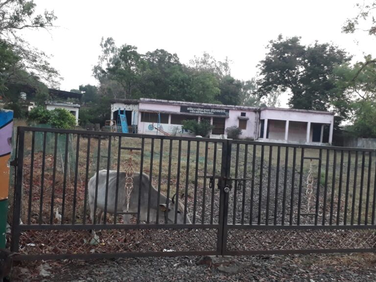 ЁЯСА рдЧреМ рдорд╛рддрд╛ рдкрд░ рдЕрддреНрдпрд╛рдЪрд╛рд░, рд╕реНрдХреВрд▓ рдкреНрд░рдмрдВрдзрди рдХреА рдШреЛрд░ рд▓рд╛рдкрд░рд╡рд╛рд╣реА рдпрд╛ рдЬрд╛рдирдмреВрдЭрдХрд░ рдХрд┐рдпрд╛ рдЧрдпрд╛ рдХреГрддреНрдп, рдирд╡реАрди рдкреНрд░рд╛рдердорд┐рдХ рд╢рд╛рд▓рд╛ рдЗрдВрджрд┐рд░рд╛ рдХреЙрд▓реЛрди рд╕реНрдХреВрд▓ рдкрд░рд┐рд╕рд░ рдореЗ рд╕рдВрднрд╡рдд рд╢рдирд┐рд╡рд╛рд░ рд╕реЗ рд╣реА рдЧрд╛рдп рдХреЛ рдмрдВрдзрдХ рдмрдирд╛рдХрд░ рдмрд╛рд╣рд░ рдЧреЗрдЯ рдкрд░ рддрд╛рд▓рд╛ рд▓рдЧрд╛рдпрд╛, рдмреЗрдЪрд╛рд░реА рдЧрд╛рдп рднреВрдЦ рдкреНрдпрд╛рд╕ рд╕реЗ рдмреЗрдЪреИрди рдмреЗрд╣рд╛рд▓ рдкрд░реЗрд╢рд╛рди.