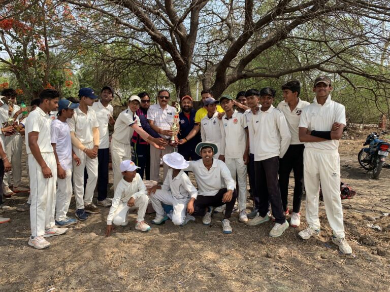 राजेंद्र क्रिकेट क्लब ने रोमांचक मुकाबले में मारी बाजी, 3 रनों से जीती सुमित बेन्स स्मृति ट्रॉफी