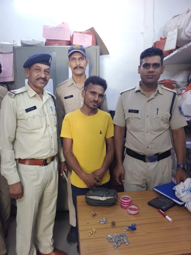 ‘खाकी” पर भरोसा कायम: शराब के नशे में भूल गया 7 लाख का बैग, इटारसी पुलिस ने 2 घंटे में लौटाया l