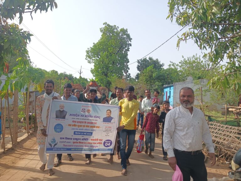 गंगा दशहरा पर नया रोरीघाट में श्रद्धा के साथ निकाली गई भव्य कलश यात्रा, मंदिर परिसर में किया श्रमदान I
