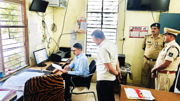 एसपी मनोहर सिंह मंडलोई ने किया थाना अजाक का औचक निरीक्षण, व्यवस्थाओं एवं कार्यप्रणाली का लिया जायजा,दिए आवश्यक दिशा-निर्देश