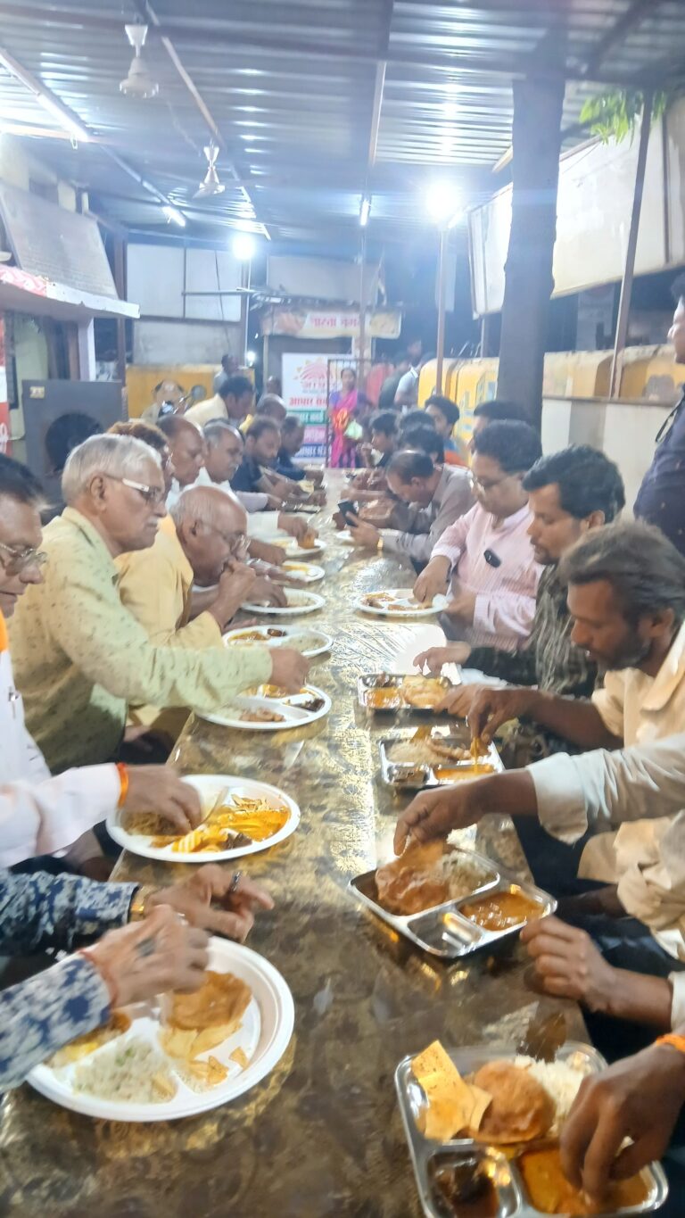मित्र की स्मृति में सेवा का संकल्प, “ओल्ड इज़ गोल्ड” परिवार ने बांटा भोजनl