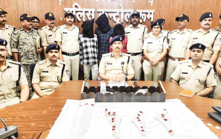 एसपी मनोहर सिंह मंडलोई के द्वारा देहात थाना अंतर्गत हत्या एवं लूट की सनसनीखेज वारदात का किया खुलासा, तीन आरोपी गिरफ्तार, 15 बकरियां सहित अवैध हथियार बरामद