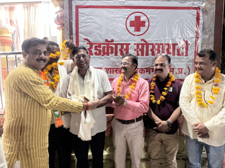 विश्व पर्यावरण दिवस पर रेडक्रॉस सोसाइटी ने किया पर्यावरण मित्रों का सम्मान, ट्रैफिक प्रभारी कैलाश पटेल ने लगाए 10 हजार से अधिक पेड़