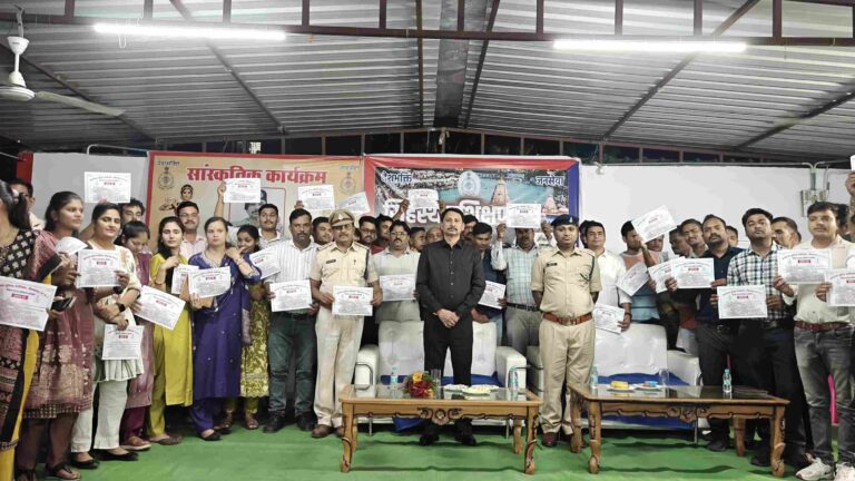 सिंहस्थ-2028 की तैयारियों में जुटी टीकमगढ़ पुलिस छह दिवसीय प्रशिक्षण का पहला बैच संपन्न, एसपी मनोहर सिंह मंडलोई ने किया सम्मानित