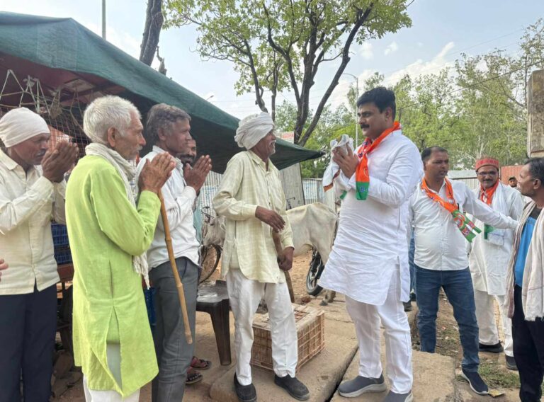 मोदी सरकार के 12 वर्ष पूर्ण होने पर पूर्व विधायक राकेश गिरी का सघन जनसंपर्क, घर-घर पहुंचकर गिनाईं उपलब्धियां