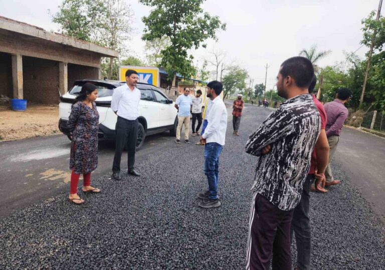 निर्माण कार्यों की गुणवत्ता पर प्रशासन सख्त, वृंदावन तालाब-डूमरऊ सड़क और नाला निर्माण का हुआ औचक निरीक्षण पीएम आवास योजना 2.0 के तहत 42 हितग्राहियों के खातों में एक-एक लाख रुपये की पहली किस्त जारी