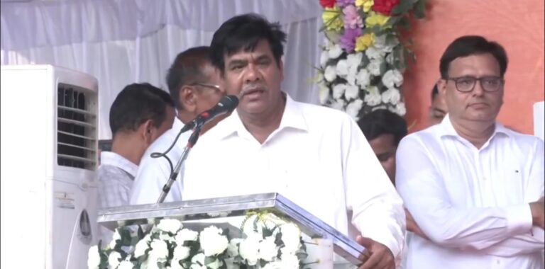 विधायक हरिशंकर खटीक ने सीएम को सौंपा 14 सूत्रीय मांग पत्र, विकास कार्यों पर मिला आश्वासन टीकमगढ़ में मेडिकल कॉलेज, सीमेंट-खाद फैक्ट्री और फोरलेन सड़क की मांग प्रमुख