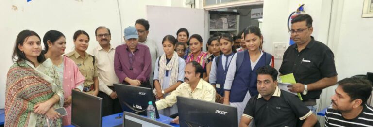 शासकीय कन्या महाविद्यालय, इटारसी में शनिवार को छात्राओं और युवतियों के लिए ड्राइविंग लाइसेंस पंजीयन एवं मार्गदर्शन शिविर का आयोजन किया गया। यह शिविर महिला एवं बाल विकास विभाग, जिला नर्मदापुरम और परिवहन विभाग (आरटीओ) की संयुक्त पहल थी।