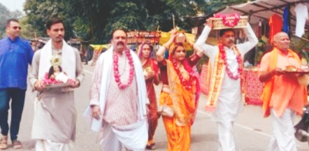 कलश यात्रा के साथ हुई श्रीमद् भागवत कथा की शुरुआत ओरछा धाम की पर्यटक धर्मशाला में आयोजित हो रही यह संगीतमयी कथा