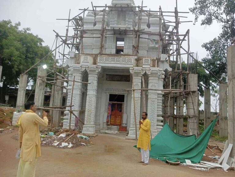 स्वच्छ एवं सुंदर केशवगढ़ का संकल्प: सरपंच प्रतिनिधि पुष्पेंद्र जैन ने स्वयं की साफ-सफाई