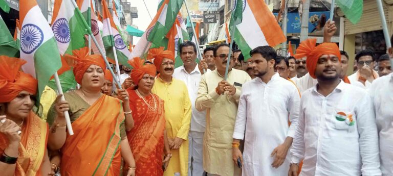 युवा मोर्चा के तत्वाधान में हरिशंकर खटीक व सरोज राजपूत की उपस्थिति के साथ हर्ष उल्लास व देशभक्ति के रंग में निकली गई भव्य तिरंगा यात्रा