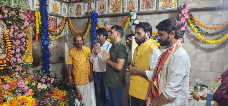 भगवान श्री कृष्ण के दर पर पहुंचे कलेक्टर सोमेश मिश्रा, जन्माष्टमी पर सेठानी घाट मंदिर में किया पूजन I